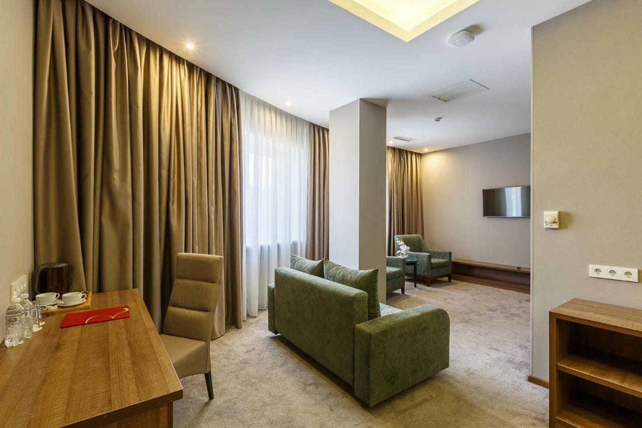 Renion Hills Hotel Almaty Eksteriør billede