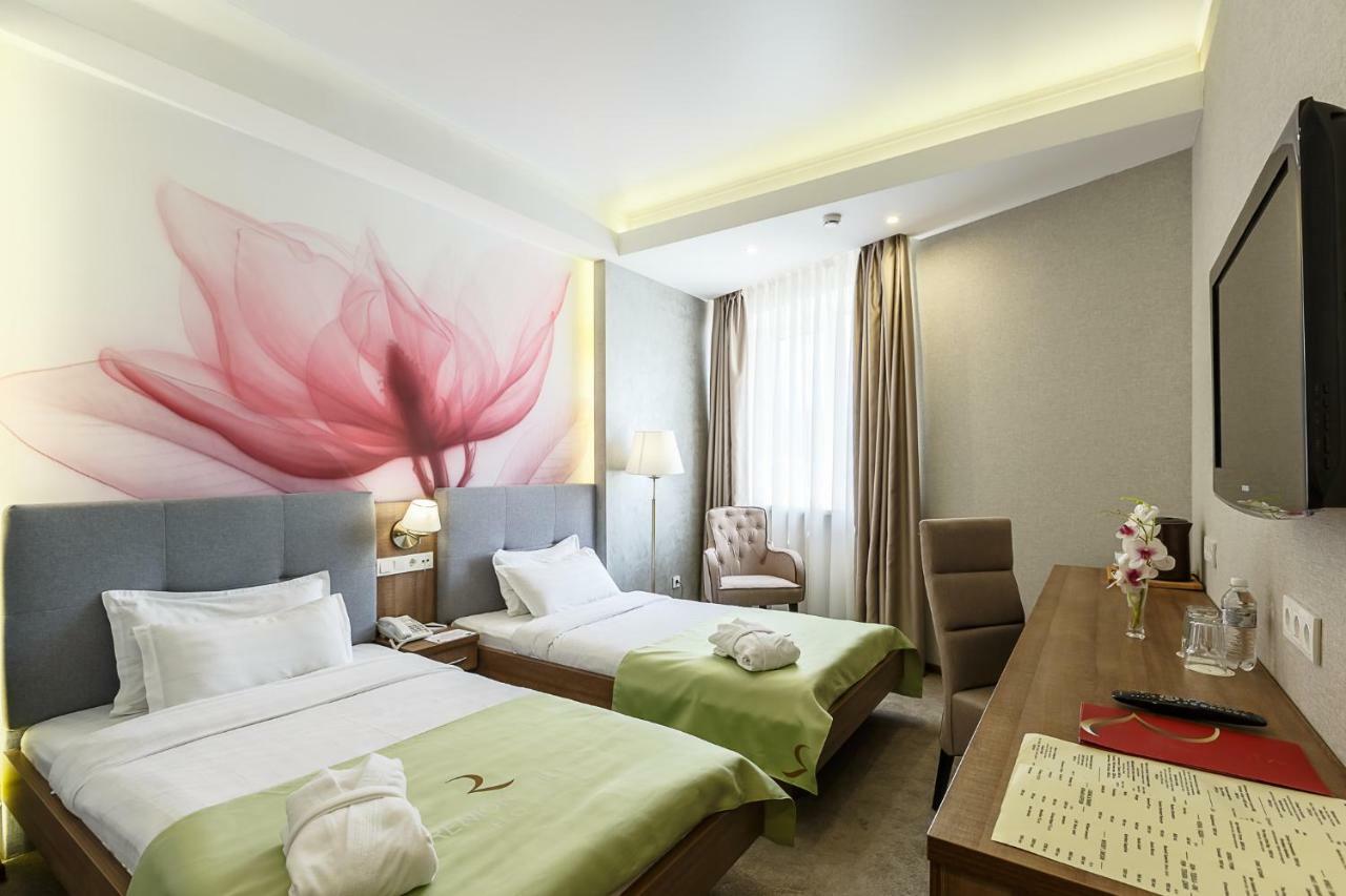 Renion Hills Hotel Almaty Eksteriør billede